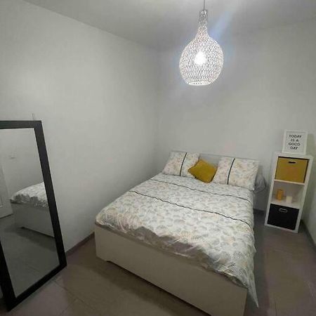 Appart T2 Proche Aeroport Roissy Apartment Tremblay-en-France Ngoại thất bức ảnh