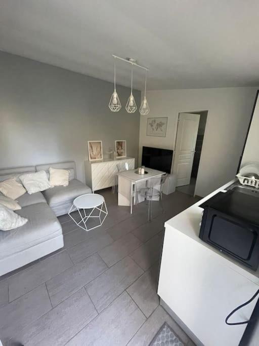 Appart T2 Proche Aeroport Roissy Apartment Tremblay-en-France Ngoại thất bức ảnh